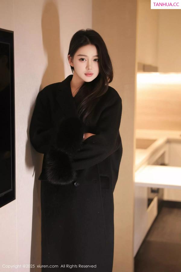 [XiuRen]高清写真图 2025.03.21 No.10050 温妮 黑丝美臀